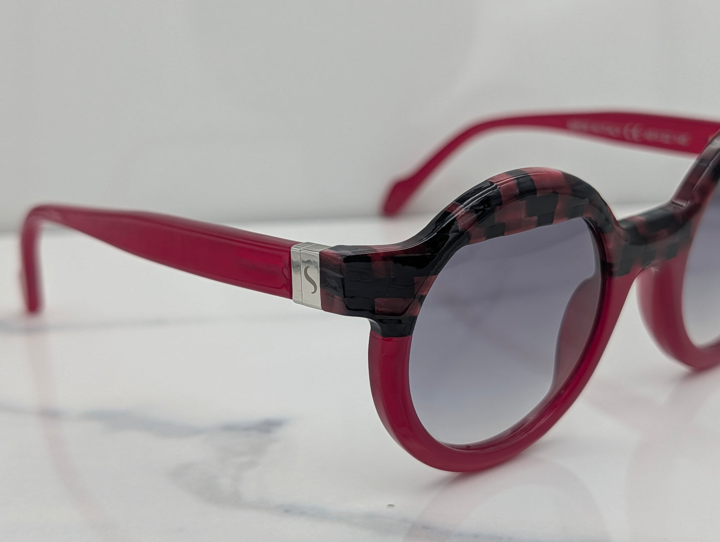Estiara Milano – Retro Round STR621